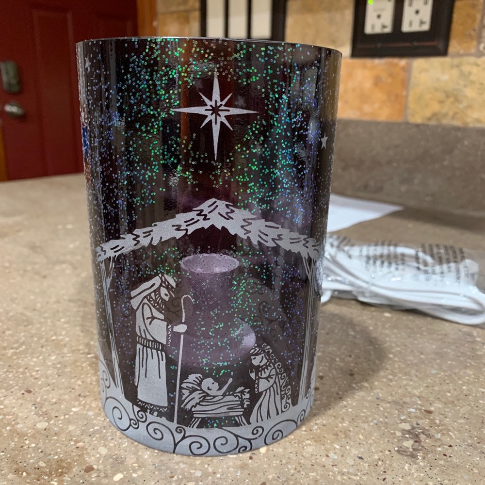 Scentsy nativity night warmer